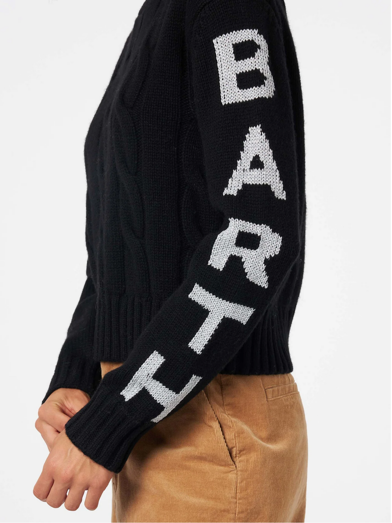 maglia nera a treccia con scritta